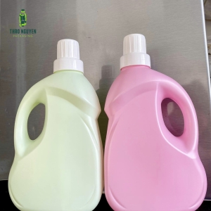 CAN NHỰA 2 LÍT ĐỰNG NƯỚC GIẶT XẢ, LAU SÀN