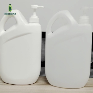 Can nước rửa chén 2 lít vòi nhấn 