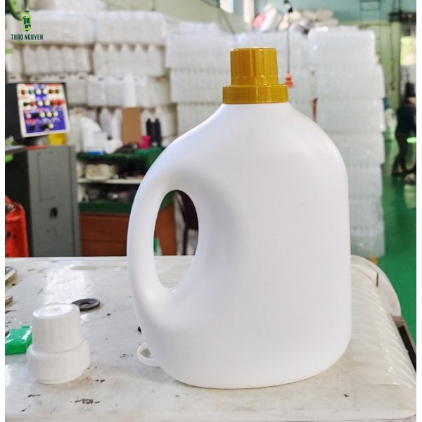 Can 2 lít đựng nước giặt